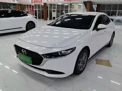 2020 Mazda 3 1.5L AT, белый — фото 1