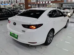 2020 Mazda 3 1.5L AT, белый — фото 7