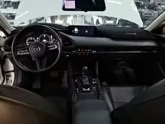 2020 Mazda 3 1.5L AT, белый — фото 10
