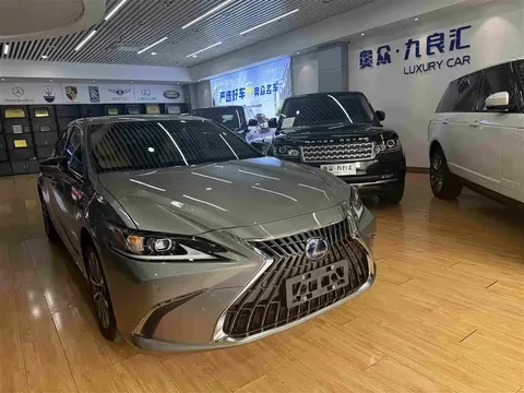 2022 Lexus ES 300h Excellence
