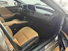 2022 Lexus ES 300h Excellence — фото 8