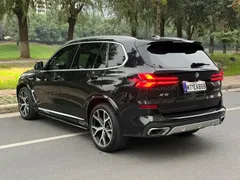 2023 BMW X5 30Li Premium M Sport Package, чёрный — фото 7