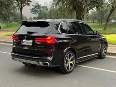 2023 BMW X5 30Li Premium M Sport Package, чёрный — фото 9