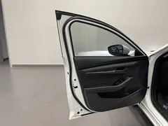 2021 Mazda 3 2.0L AT, белый — фото 15