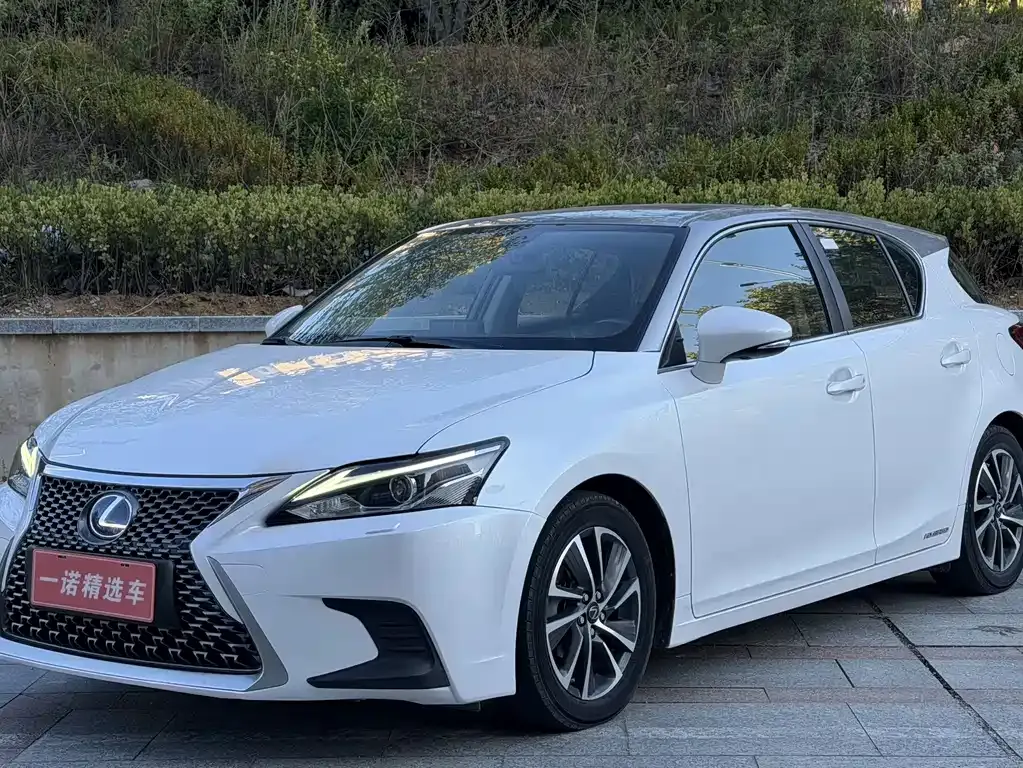 2020 Lexus CT 200h Comfort Two-tone