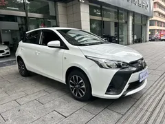 2021 Toyota Yaris L Zhixuan 1.5L CVT Leading, белый — фото 3