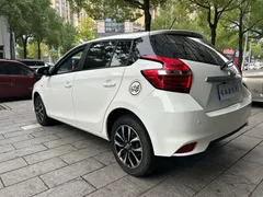 2021 Toyota Yaris L Zhixuan 1.5L CVT Leading, белый — фото 13
