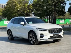 2023 Volvo XC60 T8 PHEV Long Range 4WD Luxury, белый — фото 3