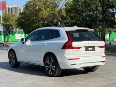 2023 Volvo XC60 T8 PHEV Long Range 4WD Luxury, белый — фото 7