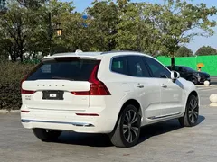 2023 Volvo XC60 T8 PHEV Long Range 4WD Luxury, белый — фото 9