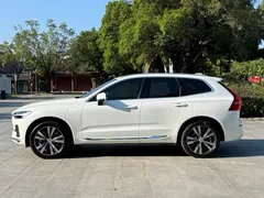 2023 Volvo XC60 T8 PHEV Long Range 4WD Luxury, белый — фото 10