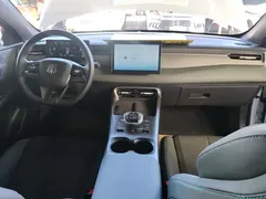 2025 BYD Qin PLUS DM-i PHEV Smart Driving 55km Leading, белый — фото 10