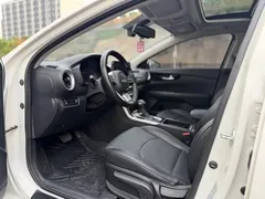 2021 Kia Cerato 1.5L CVT Fashion, белый — фото 4