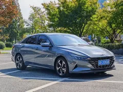 2022 Hyundai Elantra 1.5L CVT LUX Premium, чёрный — фото 1