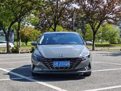 2022 Hyundai Elantra 1.5L CVT LUX Premium, чёрный — фото 2