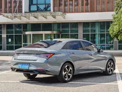 2022 Hyundai Elantra 1.5L CVT LUX Premium, чёрный — фото 4