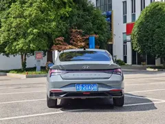 2022 Hyundai Elantra 1.5L CVT LUX Premium, чёрный — фото 5