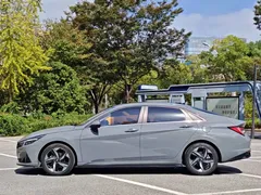 2022 Hyundai Elantra 1.5L CVT LUX Premium, чёрный — фото 6
