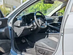 2022 Hyundai Elantra 1.5L CVT LUX Premium, чёрный — фото 8