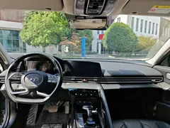 2022 Hyundai Elantra 1.5L CVT LUX Premium, чёрный — фото 11