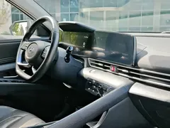 2022 Hyundai Elantra 1.5L CVT LUX Premium, чёрный — фото 12
