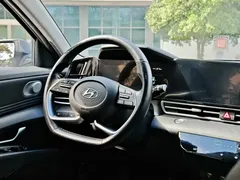 2022 Hyundai Elantra 1.5L CVT LUX Premium, чёрный — фото 14