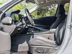 2022 Hyundai Elantra 1.5L CVT LUX Premium, чёрный — фото 15