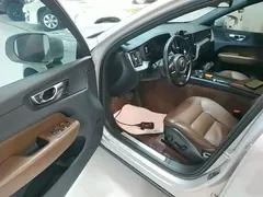 2022 Volvo XC60 4WD Zhiyi Luxury — фото 16
