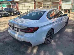 2022 BMW 5 Series 530i M Sport Package, белый — фото 3