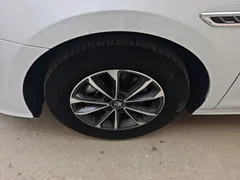 2024 BYD Qin PLUS Honor DM-i PHEV 55km Leading, белый — фото 23