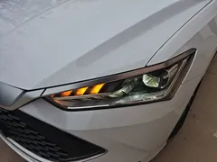 2024 BYD Qin PLUS Honor DM-i PHEV 55km Leading, белый — фото 24