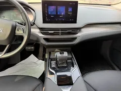 2023 Hongqi E-QM5 Basic Mobility, чёрный — фото 13