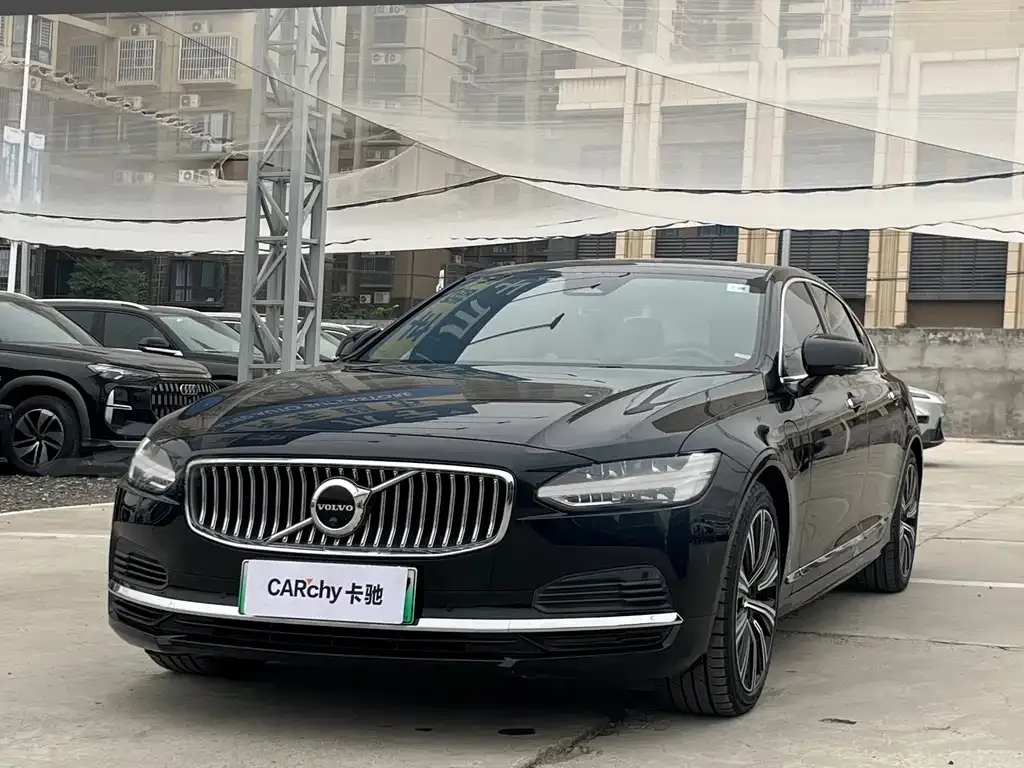 2022 Volvo S90 T8 PHEV Luxury