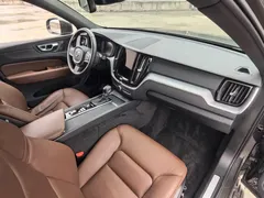 2021 Volvo XC60 4WD Luxury — фото 10