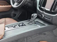 2021 Volvo XC60 4WD Luxury — фото 14