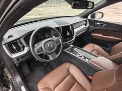 2021 Volvo XC60 4WD Luxury — фото 18