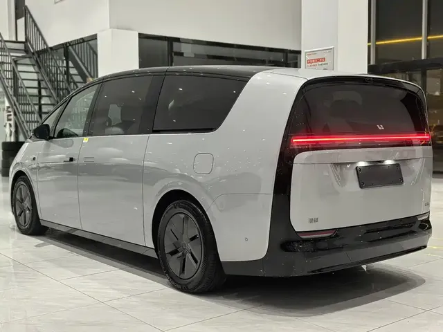 2024 Li Auto MEGA Ultra