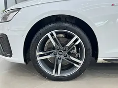 2022 Audi A4L 40 TFSI Luxury Sport, белый — фото 4
