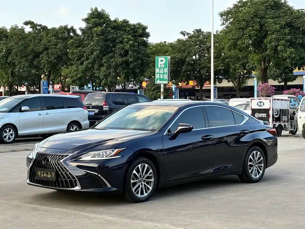 2023 Lexus ES 260 Excellence