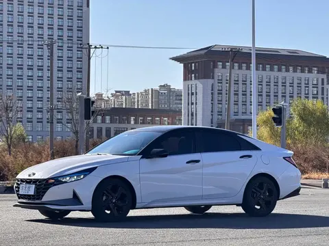 2022 Hyundai Elantra 1.5L CVT LUX Premium