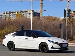 2022 Hyundai Elantra 1.5L CVT LUX Premium, белый — фото 3