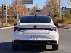 2022 Hyundai Elantra 1.5L CVT LUX Premium, белый — фото 5