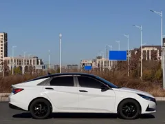 2022 Hyundai Elantra 1.5L CVT LUX Premium, белый — фото 7