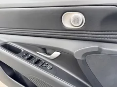 2022 Hyundai Elantra 1.5L CVT LUX Premium, белый — фото 16
