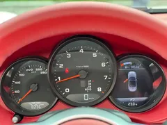 2020 Porsche 718 Boxster 2.0T, белый — фото 16
