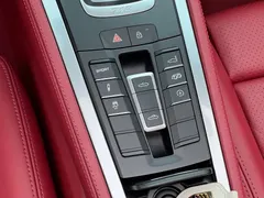 2020 Porsche 718 Boxster 2.0T, белый — фото 17