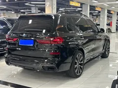 2022 BMW X7 xDrive40i Executive M Sport Package, чёрный — фото 10