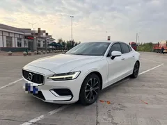 2022 Volvo S60 B4 Luxury, белый — фото 2