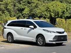 2021 Toyota Sienna 2.5L Hybrid Premium, белый — фото 3