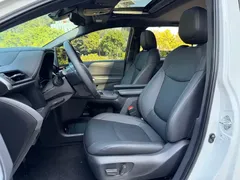 2021 Toyota Sienna 2.5L Hybrid Premium, белый — фото 4